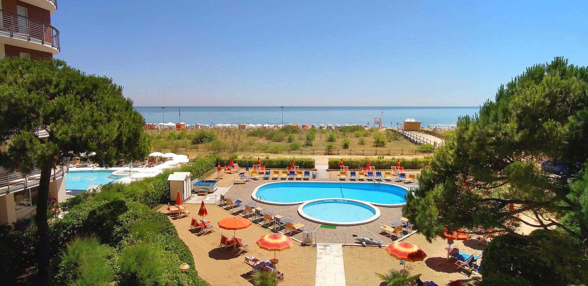 Hotel Bertha Fronte Mare Lido di Jesolo Eksteriør billede